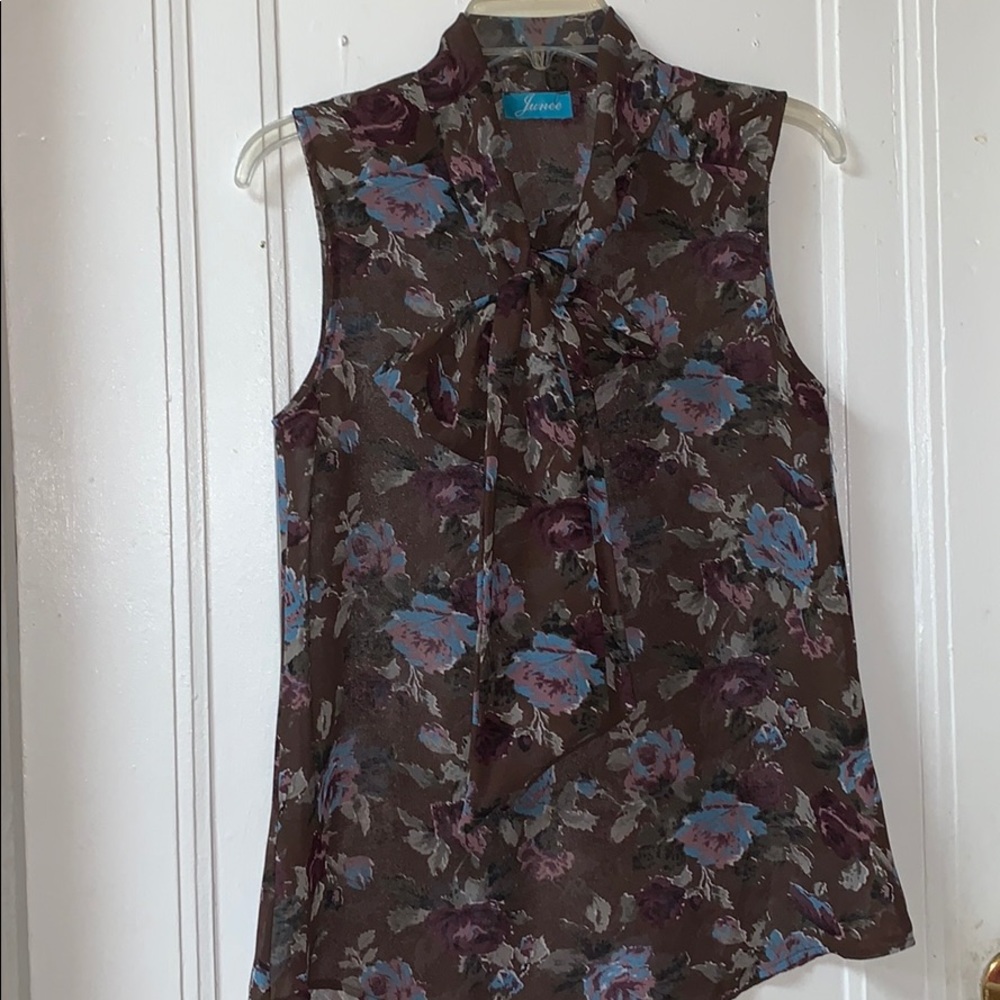Floral Patterned Sleeveless Blouse